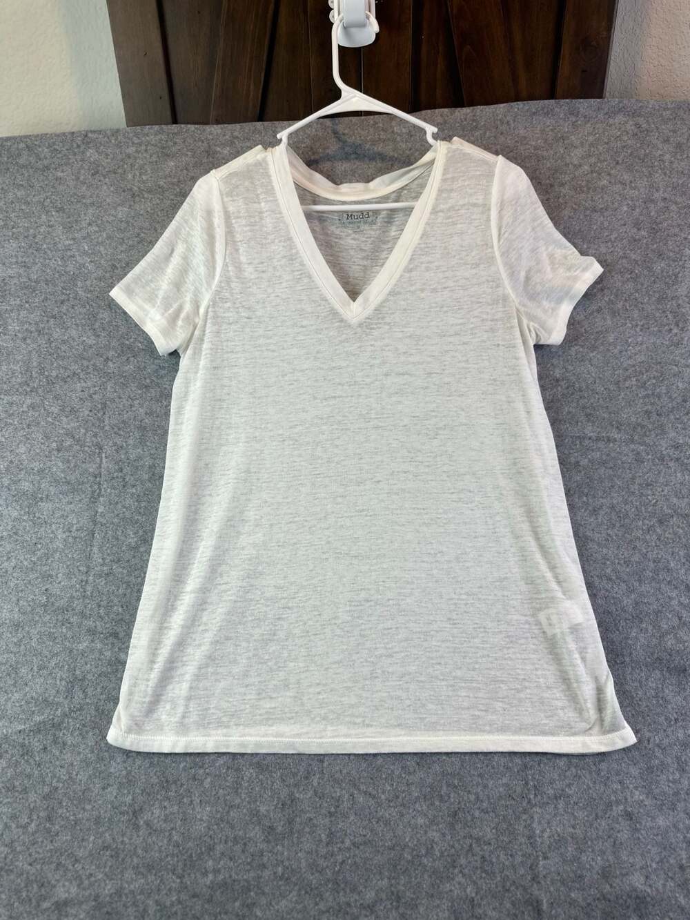 Mudd Roadtrip Tee White V-Neck Short Sleeve T-Shirt Size M